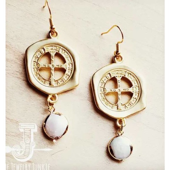 Matte Gold Medallion Earrings with Freshwater Pearl Dangle - Picture 1 of 2
